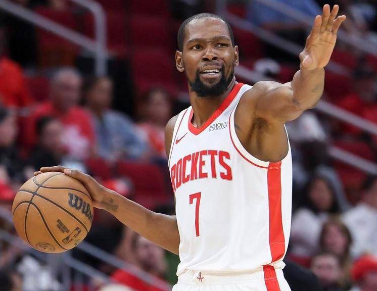 斯基拉：那不勒斯计划通过冬窗买中场，目前看上梅努等5人